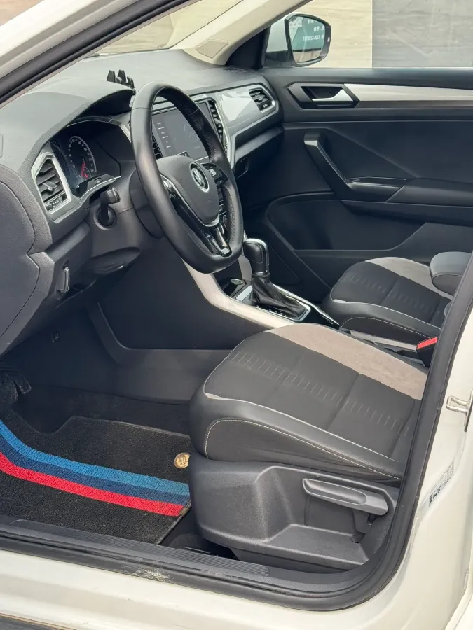 2022 Volkswagen T-Roc 1.4T 150HP L4 7DCT,autocango,china used car exporter,china ev exporter,chinese used car exporter,chinese used ev exporter