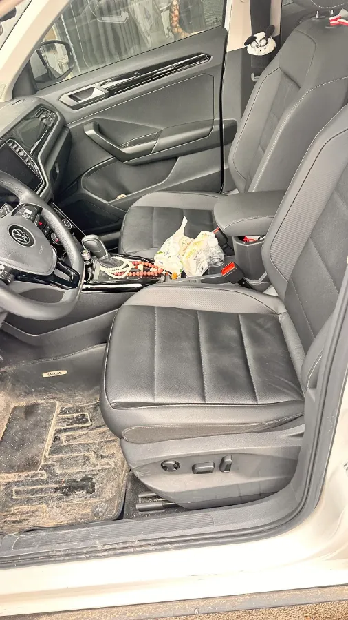 2022 Volkswagen T-Roc 1.4T 150HP L4 7DCT,autocango,china used car exporter,china ev exporter,chinese used car exporter,chinese used ev exporter