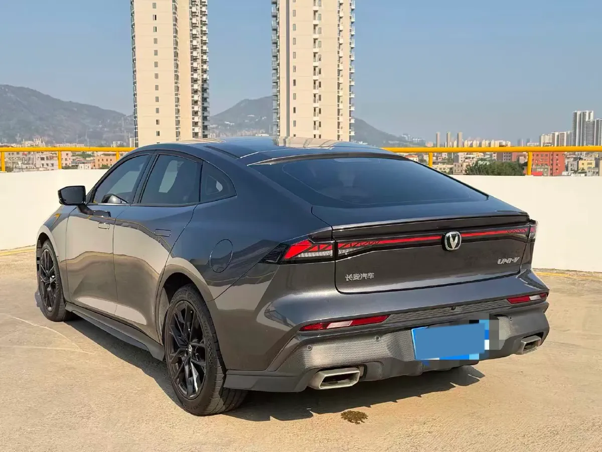 2024 ChangAn UNI-V 1.5T 188HP L4 7DCT,autocango,china used car exporter,china ev exporter,chinese used car exporter,chinese used ev exporter