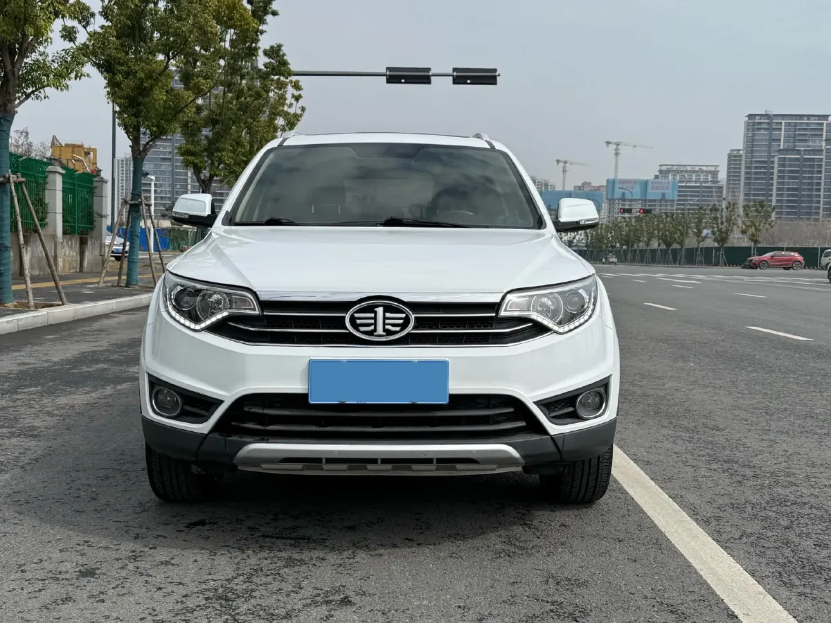 2017 FAW Senia R7 1.6L 116HP L4 5MT,autocango,china used car exporter,china ev exporter,chinese used car exporter,chinese used ev exporter