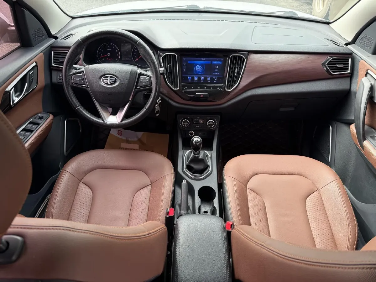 2017 FAW Senia R7 1.6L 116HP L4 5MT,autocango,china used car exporter,china ev exporter,chinese used car exporter,chinese used ev exporter