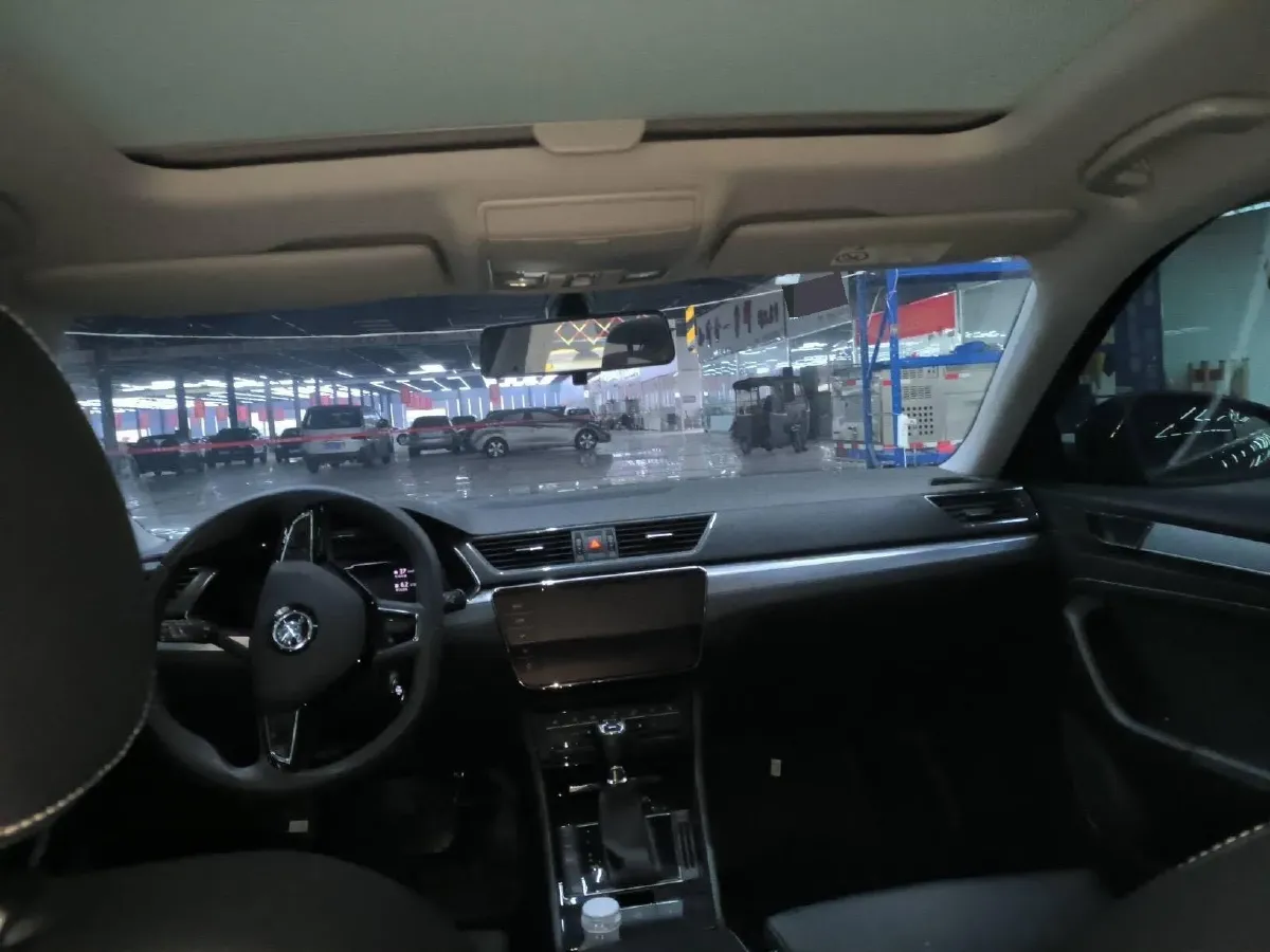 2022 Skoda Superb 1.4T 150HP L4 7DCT,autocango,china used car exporter,china ev exporter,chinese used car exporter,chinese used ev exporter
