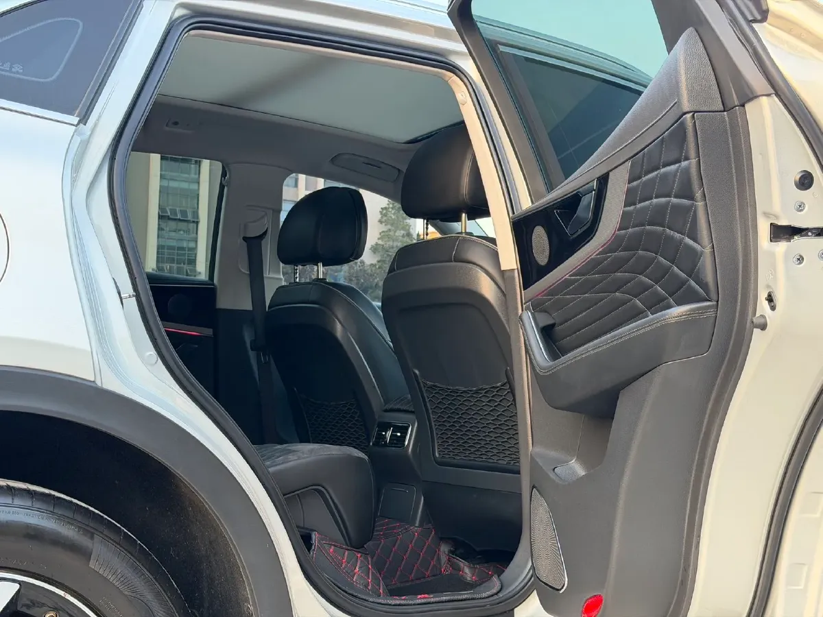 2022 HongQi HS5 2.0T 224HP L4 6AT,autocango,china used car exporter,china ev exporter,chinese used car exporter,chinese used ev exporter