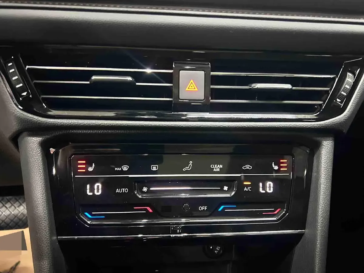 2022 Ford Transit 2.0T 202HP L4 6AT,autocango,china used car exporter,china ev exporter,chinese used car exporter,chinese used ev exporter