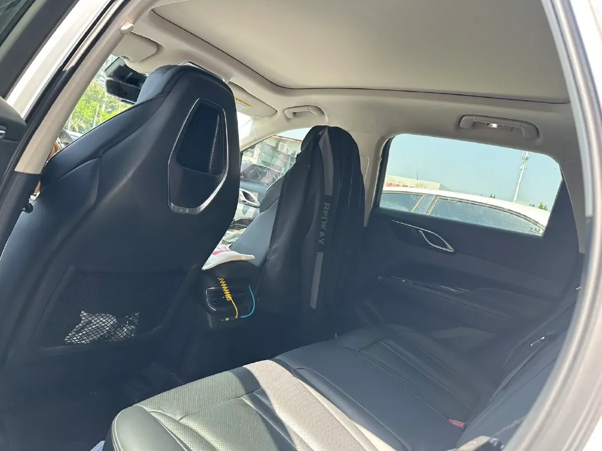 2023 HongQi HS3 2.0T 252HP L4 8AT,autocango,china used car exporter,china ev exporter,chinese used car exporter,chinese used ev exporter