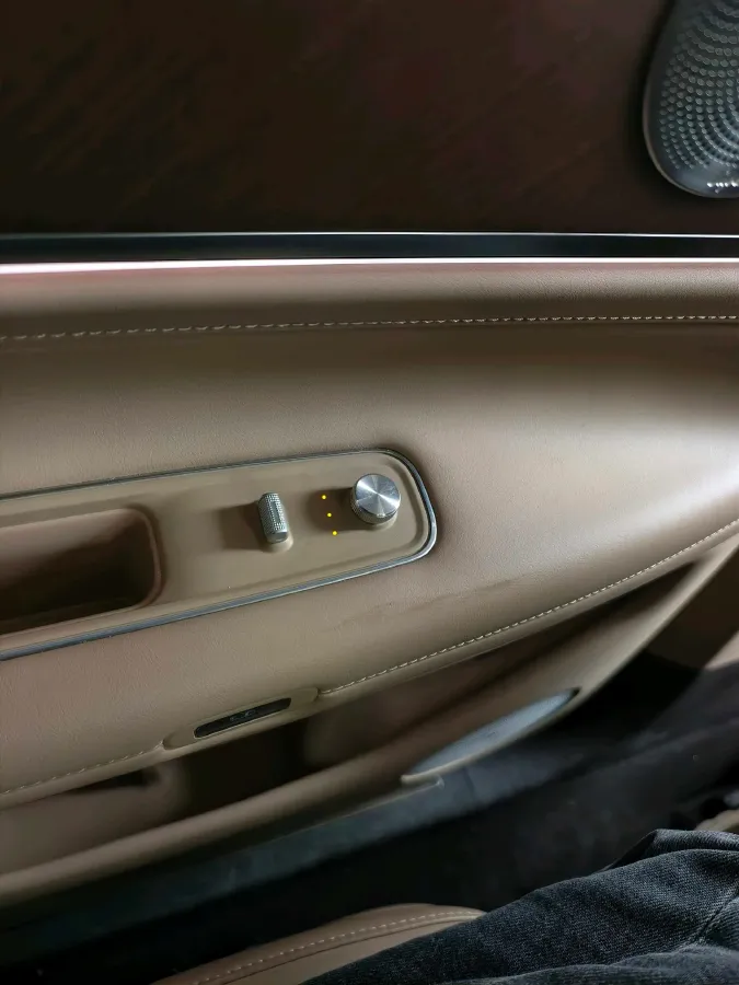 2025 AITO AITO M9 REEV 160HP REEV 52KWH,autocango,china used car exporter,china ev exporter,chinese used car exporter,chinese used ev exporter