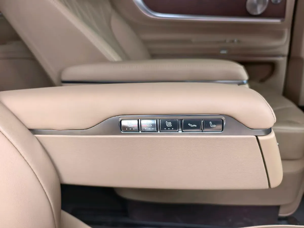 2025 AITO AITO M9 REEV 160HP REEV 52KWH,autocango,china used car exporter,china ev exporter,chinese used car exporter,chinese used ev exporter