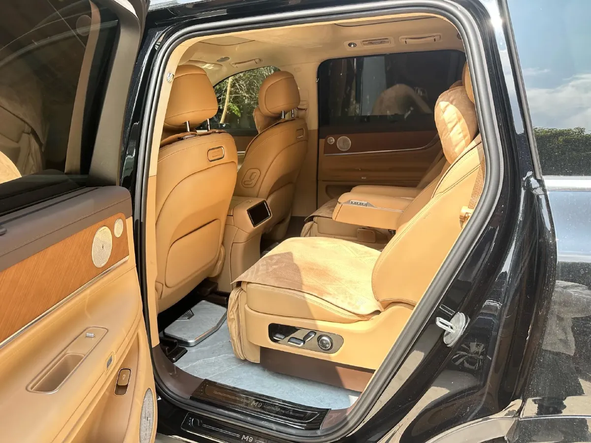 2025 AITO AITO M9 REEV 160HP REEV 52KWH,autocango,china used car exporter,china ev exporter,chinese used car exporter,chinese used ev exporter