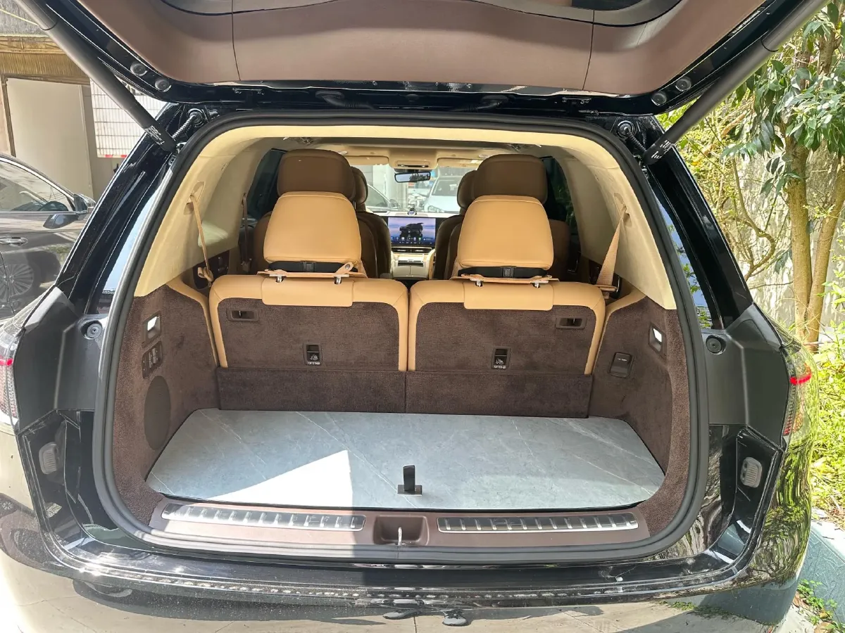 2025 AITO AITO M9 REEV 160HP REEV 52KWH,autocango,china used car exporter,china ev exporter,chinese used car exporter,chinese used ev exporter