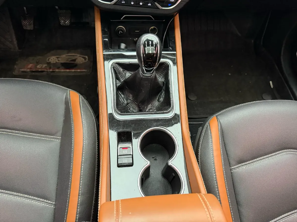 2017 Zotye T300 1.5L 112HP L4 5MT,autocango,china used car exporter,china ev exporter,chinese used car exporter,chinese used ev exporter