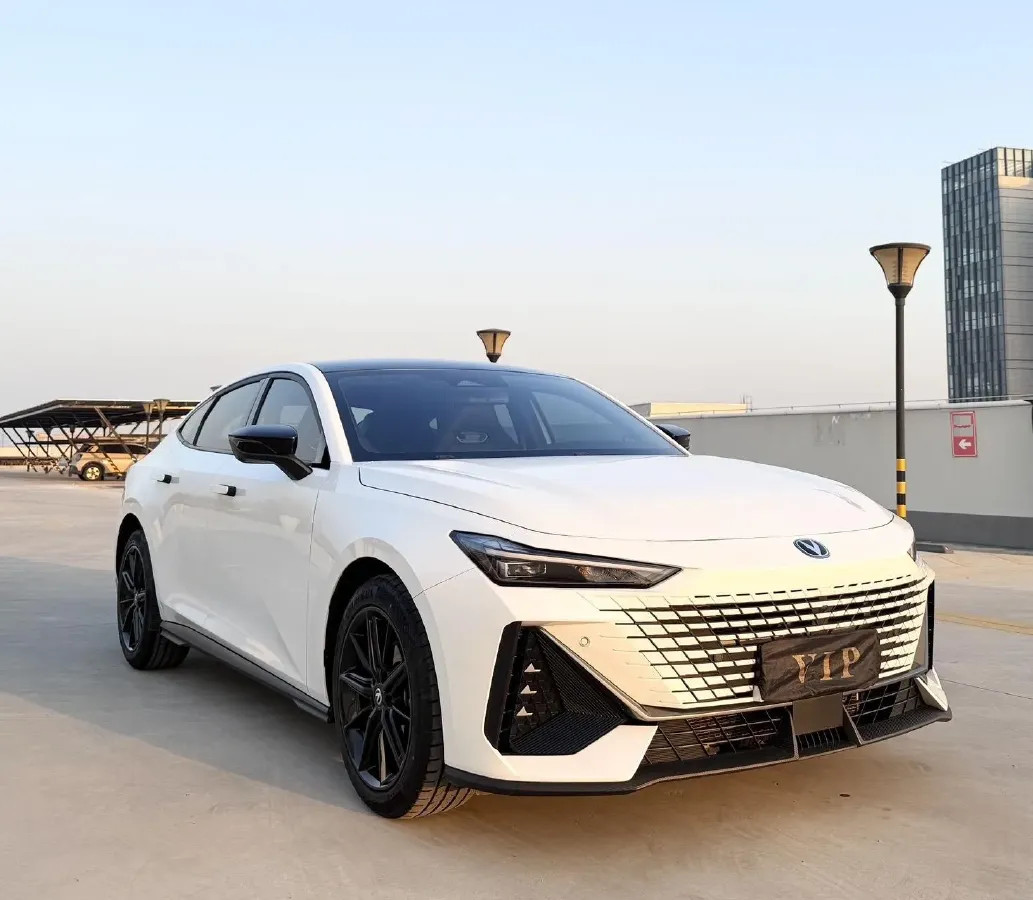 2024 ChangAn UNI-V 1.5T 188HP L4 7DCT,autocango,china used car exporter,china ev exporter,chinese used car exporter,chinese used ev exporter