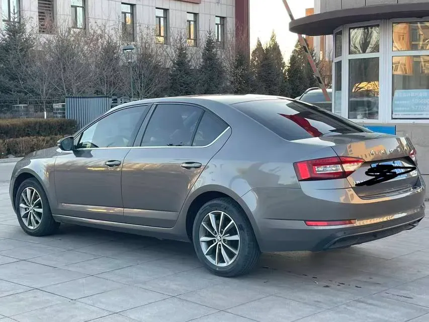 2021 Skoda Octavia 1.5L 113HP L4 6AT,autocango,china used car exporter,china ev exporter,chinese used car exporter,chinese used ev exporter