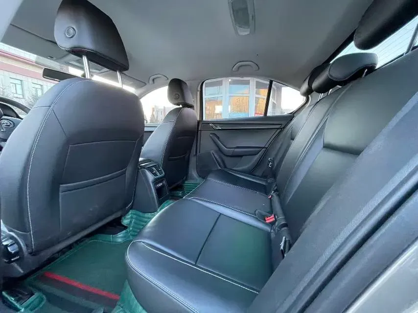 2021 Skoda Octavia 1.5L 113HP L4 6AT,autocango,china used car exporter,china ev exporter,chinese used car exporter,chinese used ev exporter