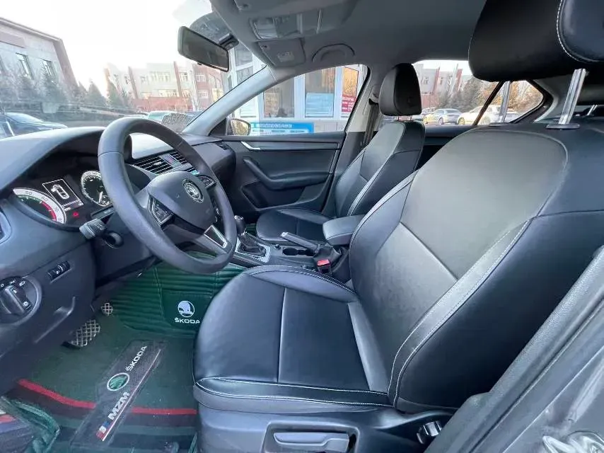 2021 Skoda Octavia 1.5L 113HP L4 6AT,autocango,china used car exporter,china ev exporter,chinese used car exporter,chinese used ev exporter