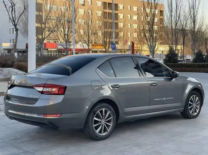 2021 Skoda Octavia 1.5L 113HP L4 6AT,autocango,china used car exporter,china ev exporter,chinese used car exporter,chinese used ev exporter