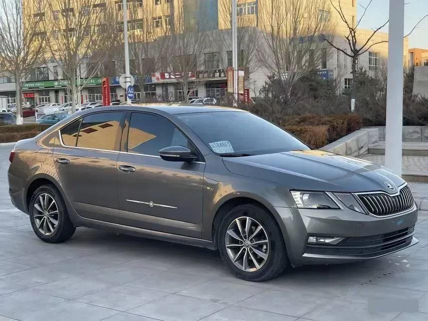 2021 Skoda Octavia 1.5L 113HP L4 6AT,autocango,china used car exporter,china ev exporter,chinese used car exporter,chinese used ev exporter