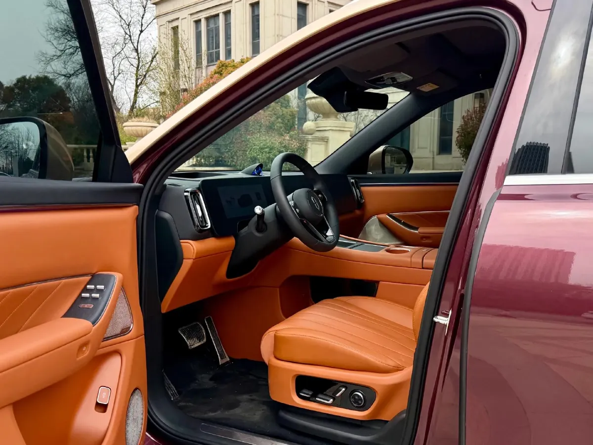 2025 AITO AITO M8 REEV 160HP REEV 53.4KWH,autocango,china used car exporter,china ev exporter,chinese used car exporter,chinese used ev exporter