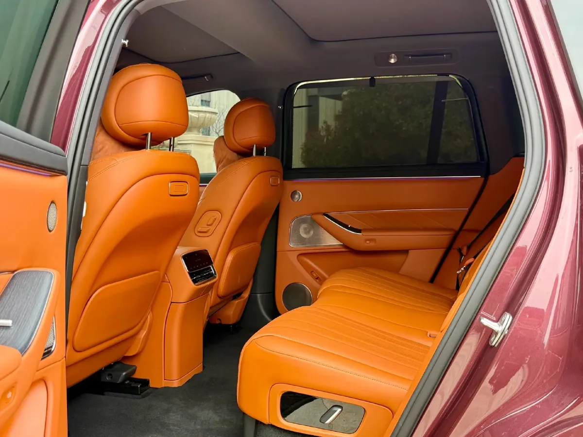 2025 AITO AITO M8 REEV 160HP REEV 53.4KWH,autocango,china used car exporter,china ev exporter,chinese used car exporter,chinese used ev exporter