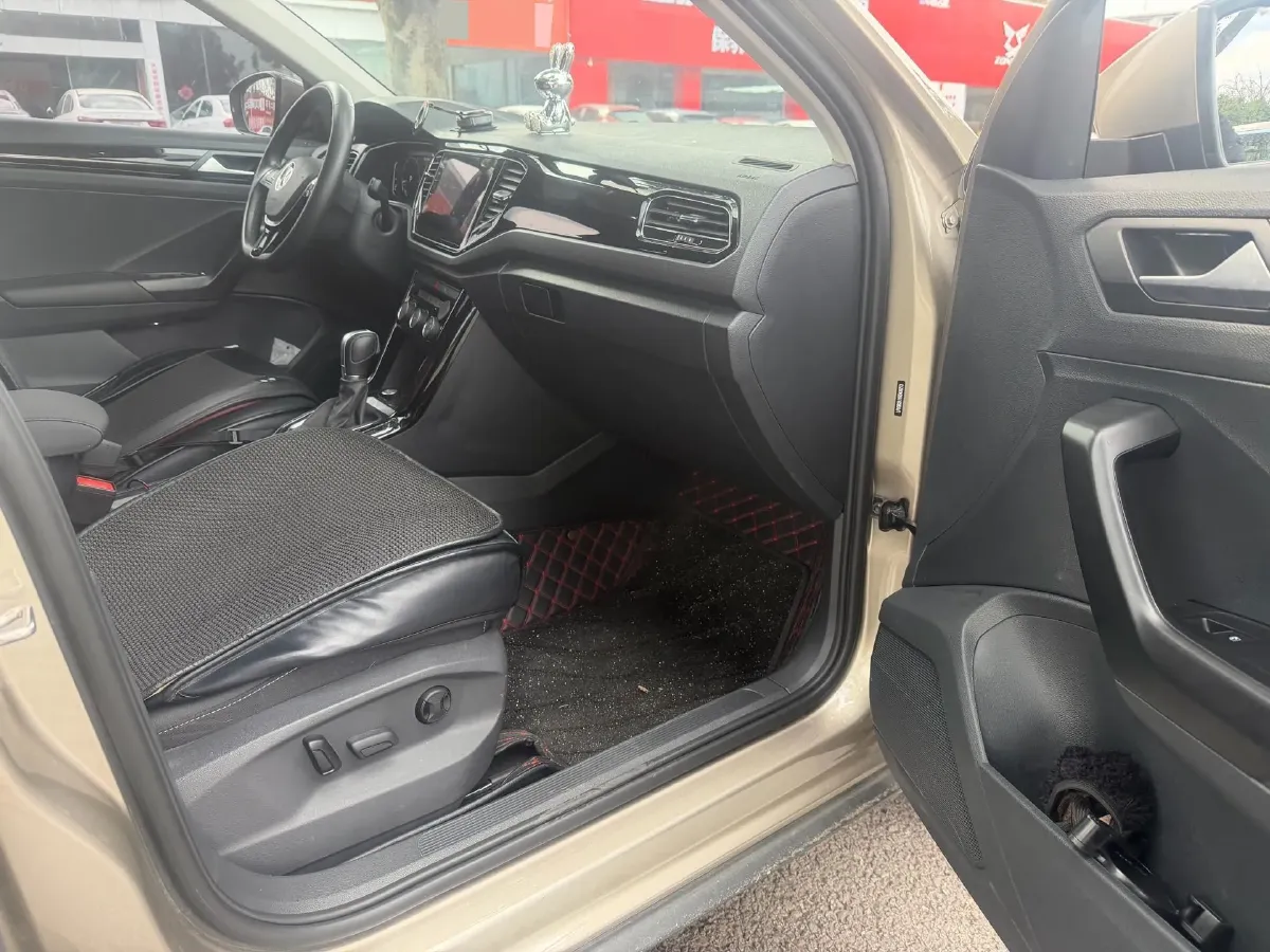 2022 Volkswagen T-Roc 1.4T 150HP L4 7DCT,autocango,china used car exporter,china ev exporter,chinese used car exporter,chinese used ev exporter