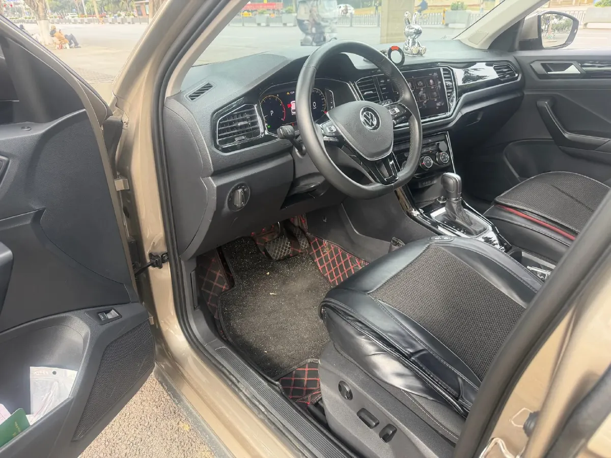 2022 Volkswagen T-Roc 1.4T 150HP L4 7DCT,autocango,china used car exporter,china ev exporter,chinese used car exporter,chinese used ev exporter