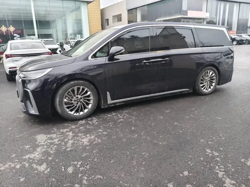 2024 Voyah Dream 1.5T 150HP L4 PHEV 43KWH,autocango,china used car exporter,china ev exporter,chinese used car exporter,chinese used ev exporter