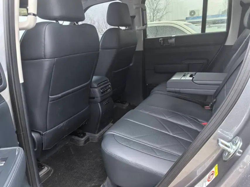 2025 FangChengBao Bao 5 1.5T 194HP L4 E-CVT PHEV 31.8KWH,autocango,china used car exporter,china ev exporter,chinese used car exporter,chinese used ev exporter