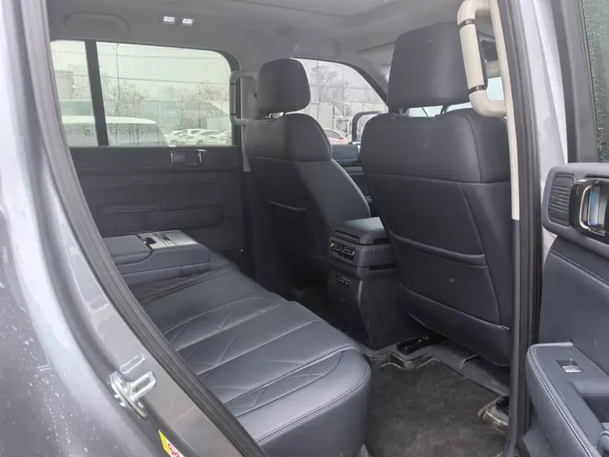 2025 FangChengBao Bao 5 1.5T 194HP L4 E-CVT PHEV 31.8KWH,autocango,china used car exporter,china ev exporter,chinese used car exporter,chinese used ev exporter