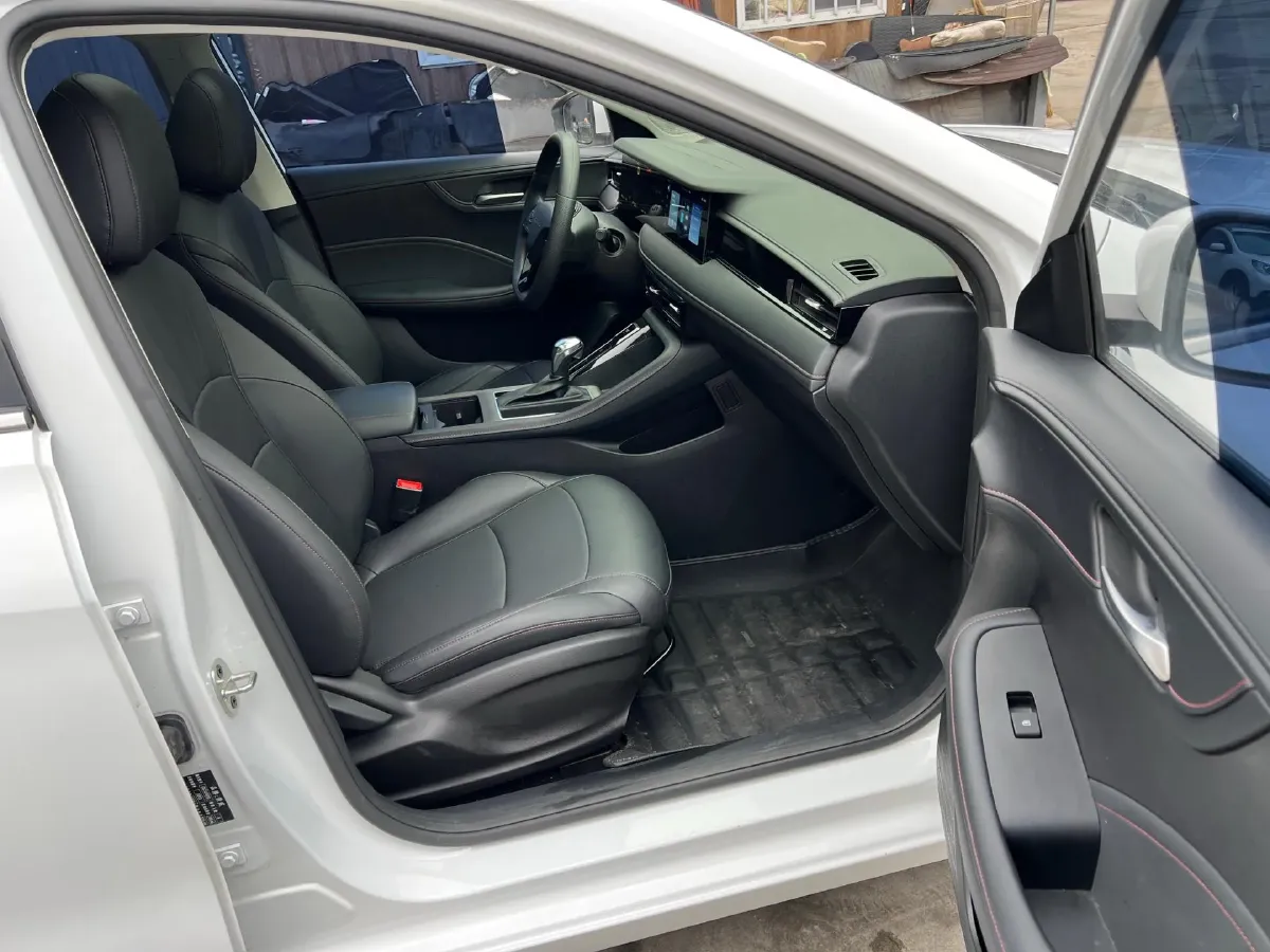 2023 Roewe i5 1.5L 129HP L4 CVT,autocango,china used car exporter,china ev exporter,chinese used car exporter,chinese used ev exporter