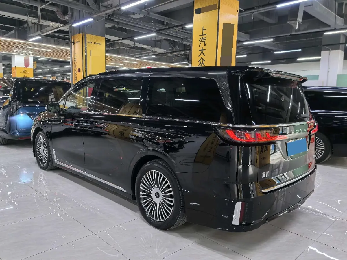 2025 Voyah Dream 1.5T 150HP L4 PHEV 41.7KWH,autocango,china used car exporter,china ev exporter,chinese used car exporter,chinese used ev exporter