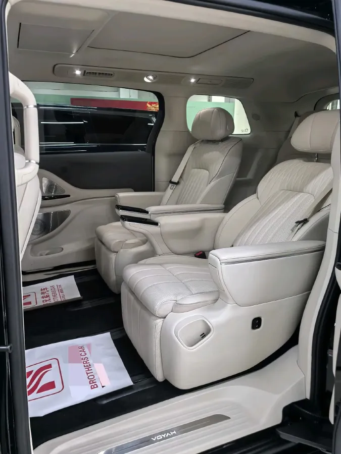 2025 Voyah Dream 1.5T 150HP L4 PHEV 41.7KWH,autocango,china used car exporter,china ev exporter,chinese used car exporter,chinese used ev exporter