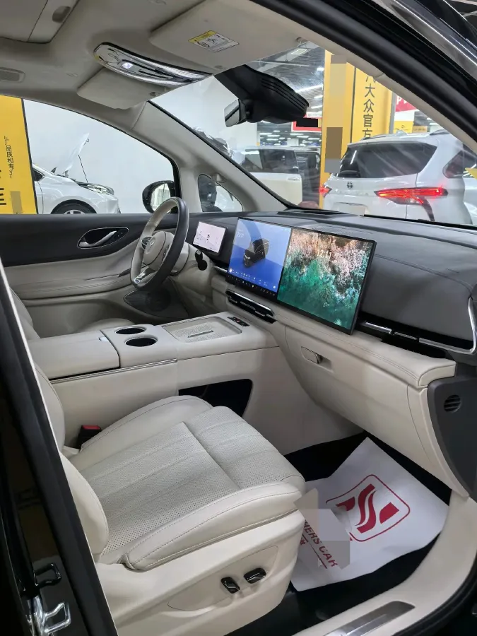 2025 Voyah Dream 1.5T 150HP L4 PHEV 41.7KWH,autocango,china used car exporter,china ev exporter,chinese used car exporter,chinese used ev exporter