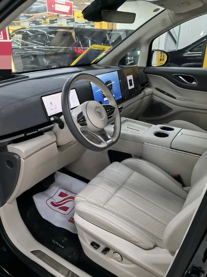 2025 Voyah Dream 1.5T 150HP L4 PHEV 41.7KWH,autocango,china used car exporter,china ev exporter,chinese used car exporter,chinese used ev exporter