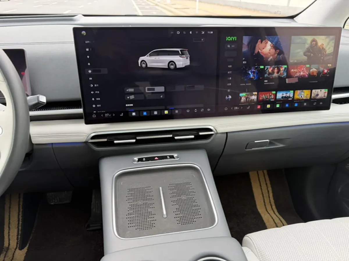 2025 Voyah Dream 1.5T 150HP L4 PHEV 41.7KWH,autocango,china used car exporter,china ev exporter,chinese used car exporter,chinese used ev exporter