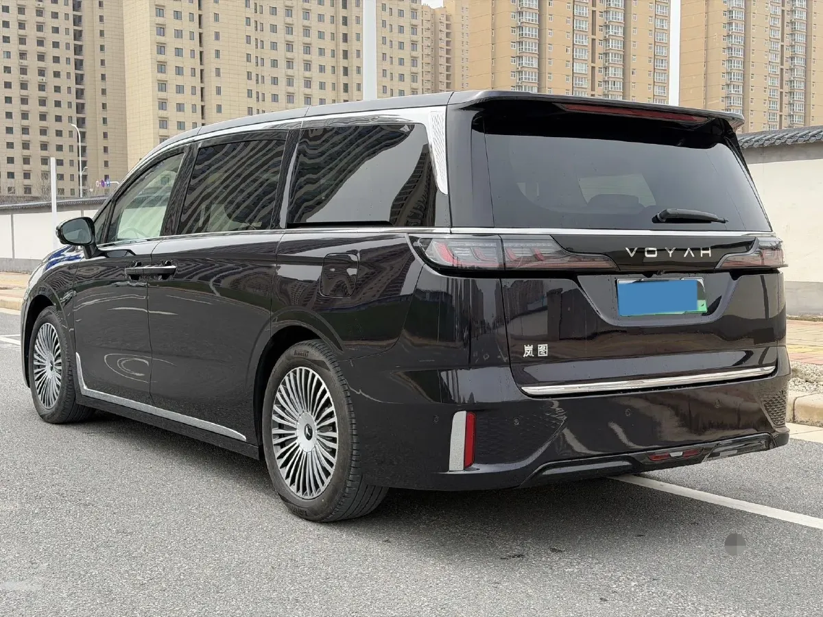 2025 Voyah Dream 1.5T 150HP L4 PHEV 41.7KWH,autocango,china used car exporter,china ev exporter,chinese used car exporter,chinese used ev exporter