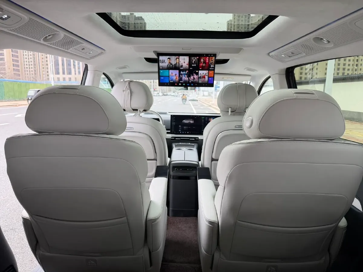 2025 Voyah Dream 1.5T 150HP L4 PHEV 41.7KWH,autocango,china used car exporter,china ev exporter,chinese used car exporter,chinese used ev exporter