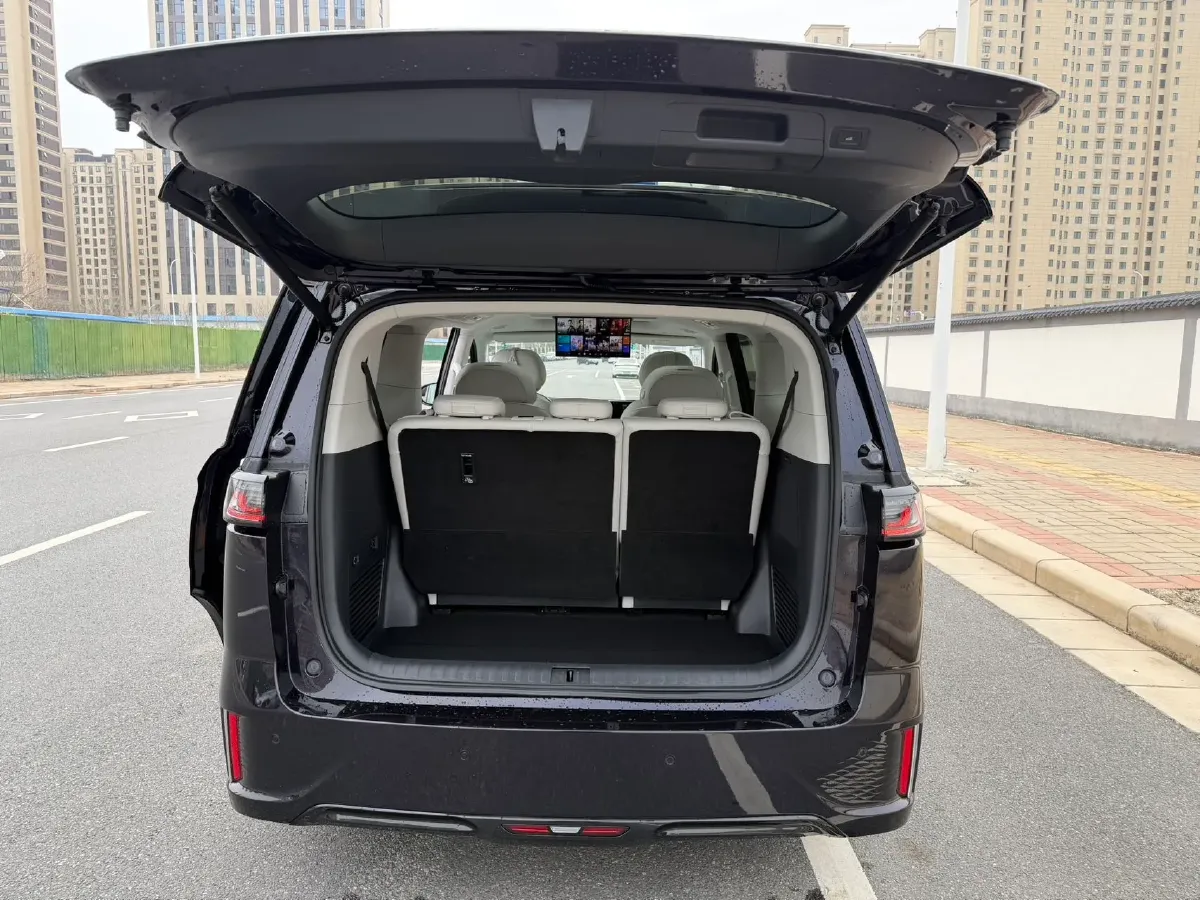 2025 Voyah Dream 1.5T 150HP L4 PHEV 41.7KWH,autocango,china used car exporter,china ev exporter,chinese used car exporter,chinese used ev exporter