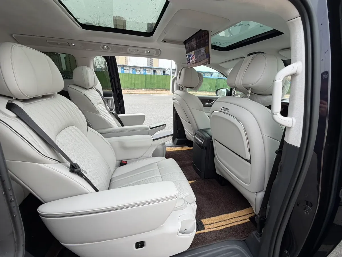 2025 Voyah Dream 1.5T 150HP L4 PHEV 41.7KWH,autocango,china used car exporter,china ev exporter,chinese used car exporter,chinese used ev exporter