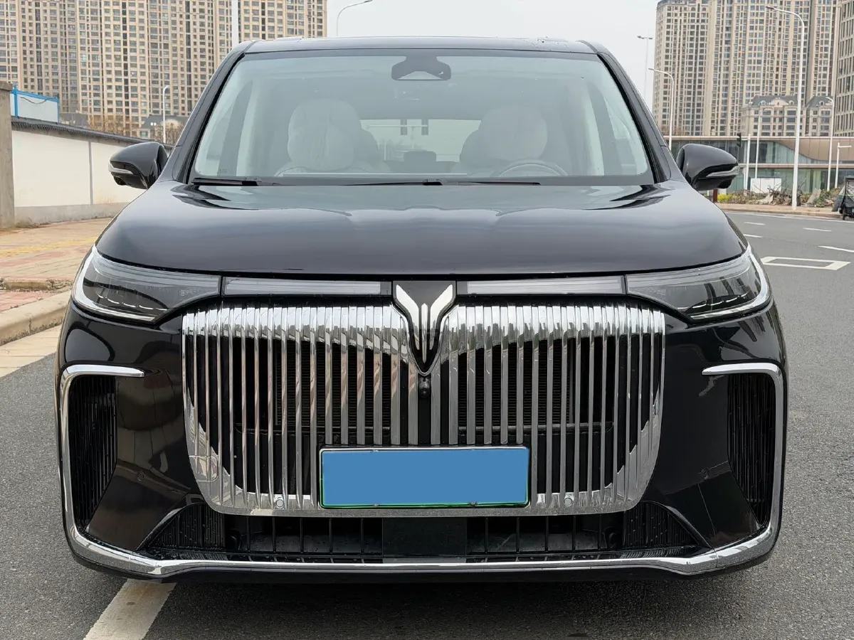 2025 Voyah Dream 1.5T 150HP L4 PHEV 41.7KWH,autocango,china used car exporter,china ev exporter,chinese used car exporter,chinese used ev exporter