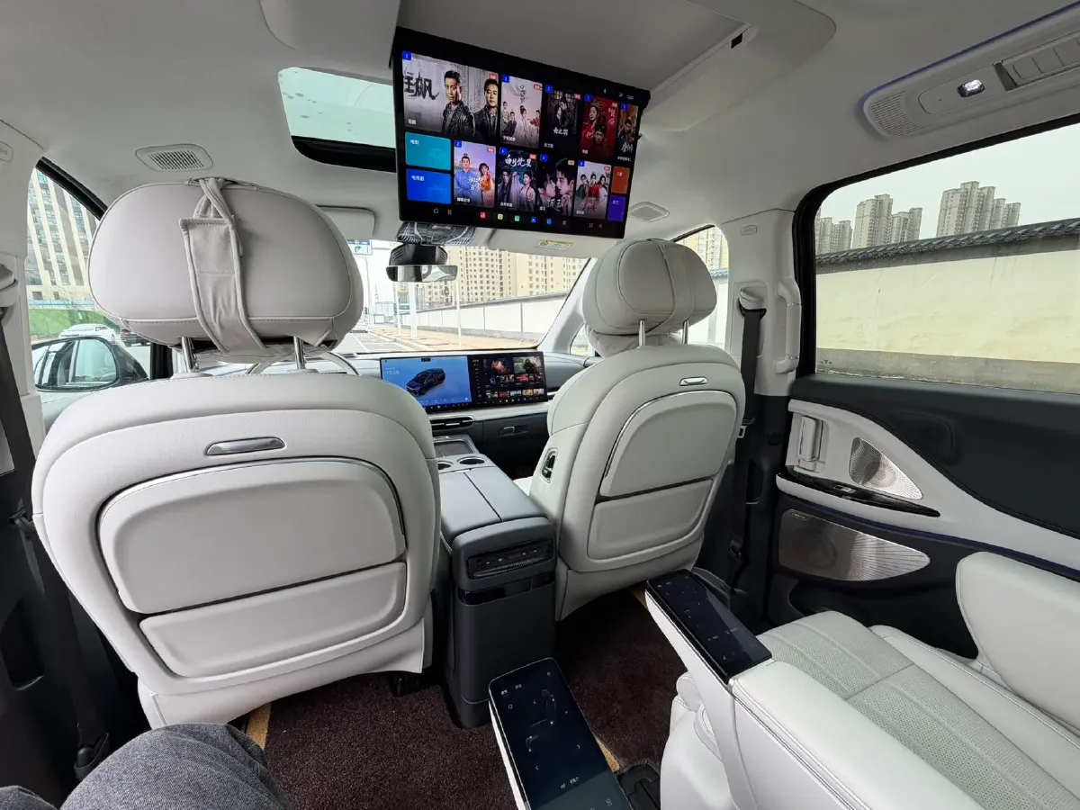 2025 Voyah Dream 1.5T 150HP L4 PHEV 41.7KWH,autocango,china used car exporter,china ev exporter,chinese used car exporter,chinese used ev exporter