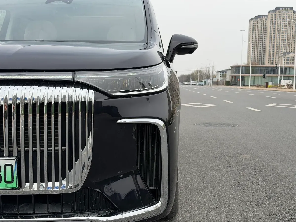 2025 Voyah Dream 1.5T 150HP L4 PHEV 41.7KWH,autocango,china used car exporter,china ev exporter,chinese used car exporter,chinese used ev exporter