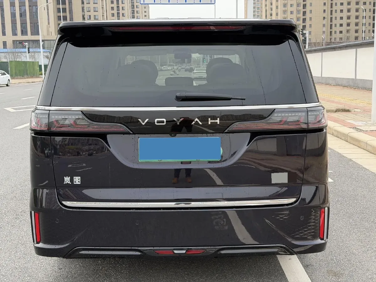 2025 Voyah Dream 1.5T 150HP L4 PHEV 41.7KWH,autocango,china used car exporter,china ev exporter,chinese used car exporter,chinese used ev exporter