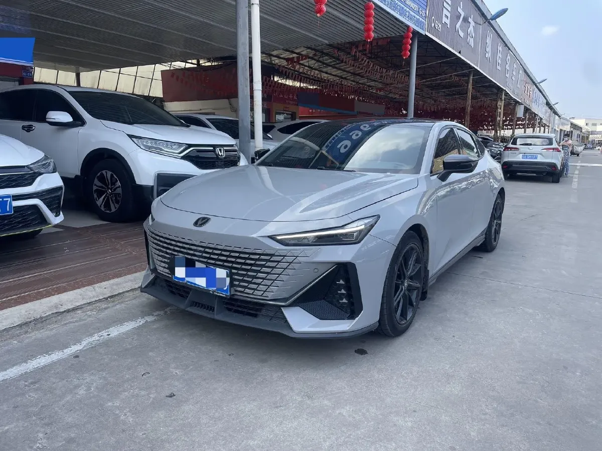 2022 ChangAn UNI-V 1.5T 188HP L4 7DCT,autocango,china used car exporter,china ev exporter,chinese used car exporter,chinese used ev exporter