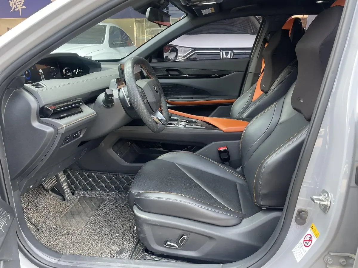 2022 ChangAn UNI-V 1.5T 188HP L4 7DCT,autocango,china used car exporter,china ev exporter,chinese used car exporter,chinese used ev exporter