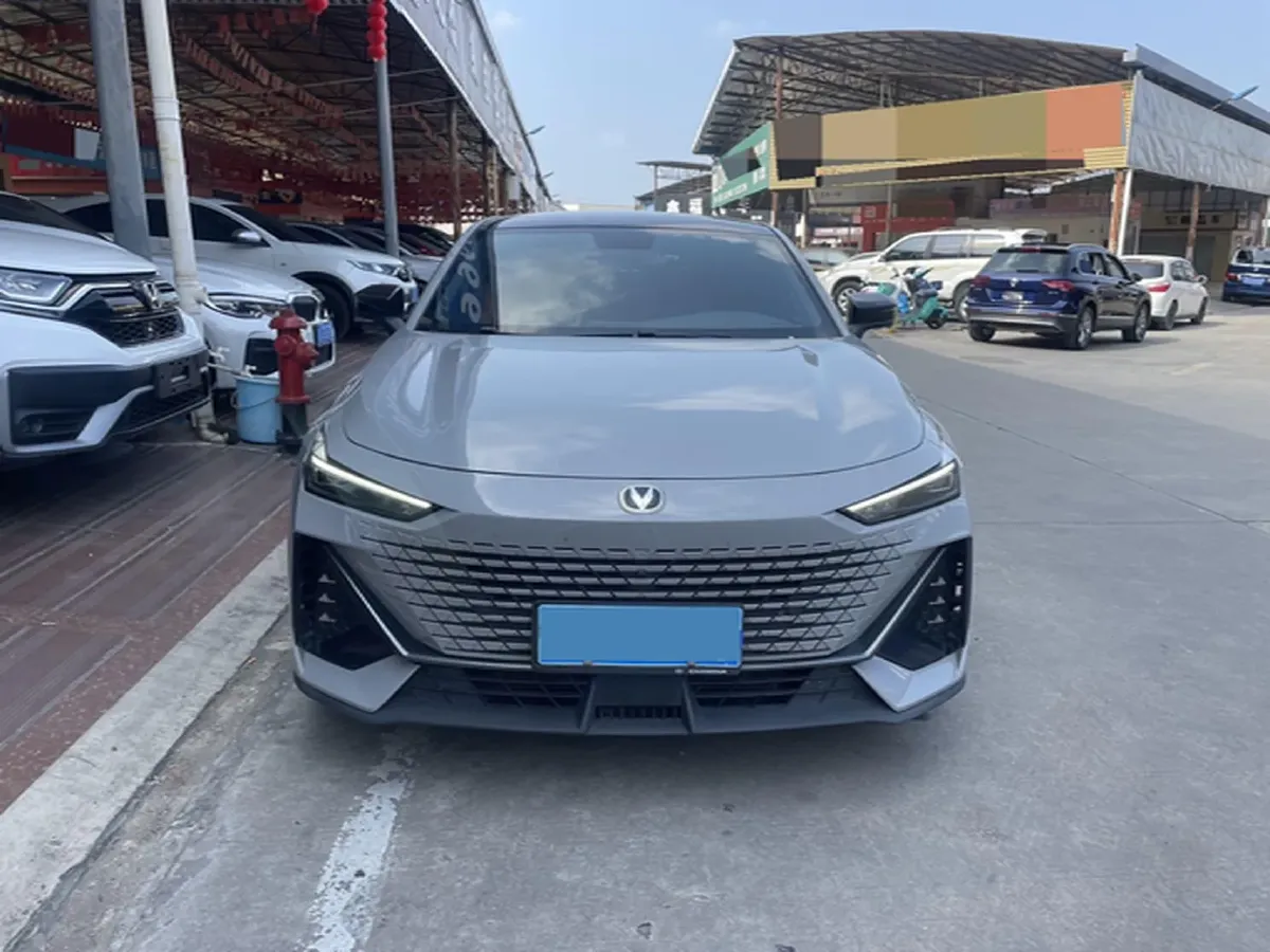 2022 ChangAn UNI-V 1.5T 188HP L4 7DCT,autocango,china used car exporter,china ev exporter,chinese used car exporter,chinese used ev exporter