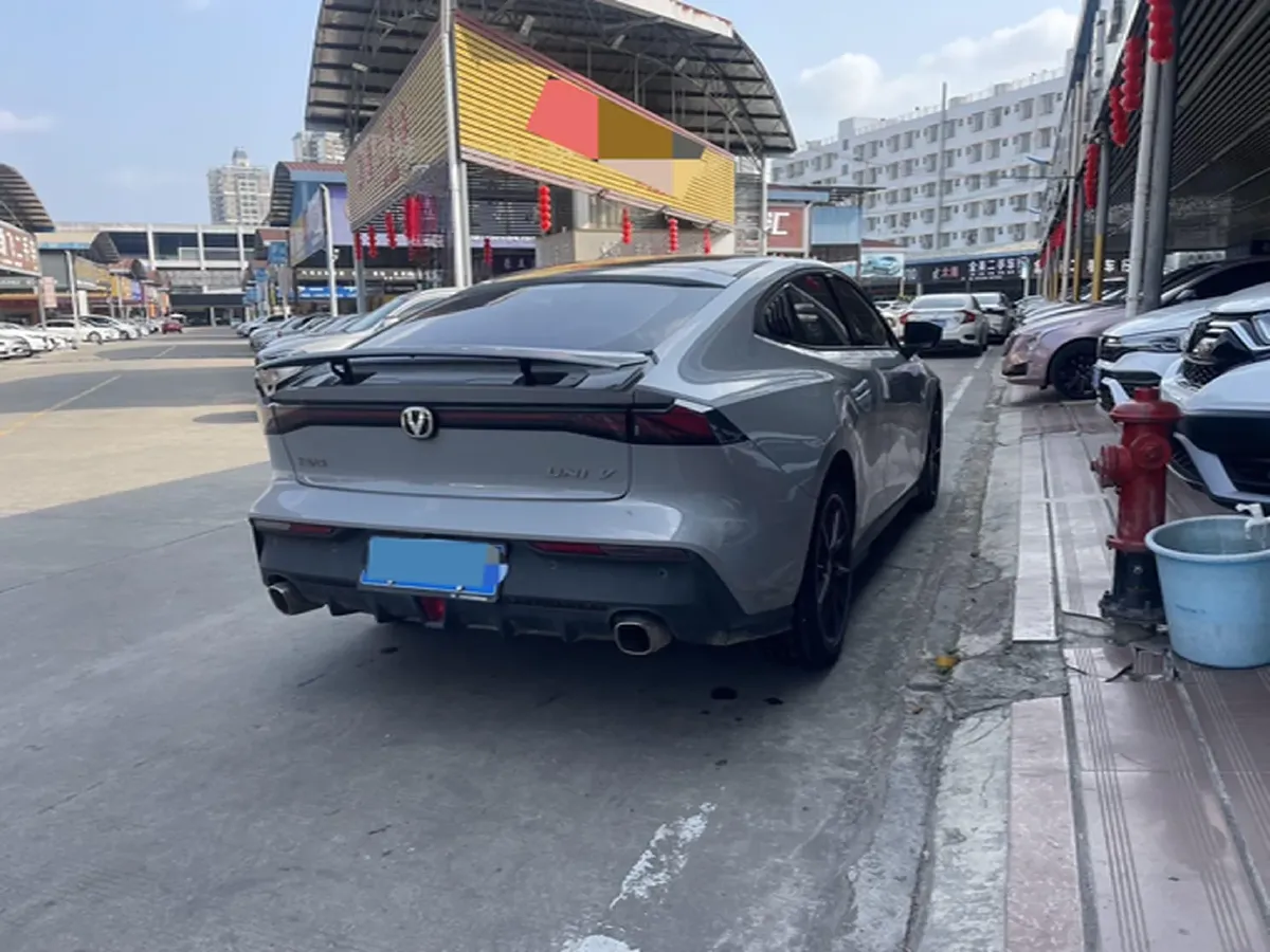 2022 ChangAn UNI-V 1.5T 188HP L4 7DCT,autocango,china used car exporter,china ev exporter,chinese used car exporter,chinese used ev exporter