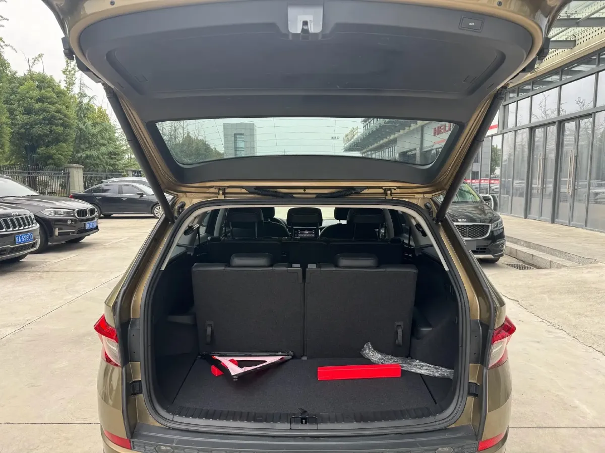 2018 Skoda Kodiak 2.0T 220HP L4 7DCT,autocango,china used car exporter,china ev exporter,chinese used car exporter,chinese used ev exporter