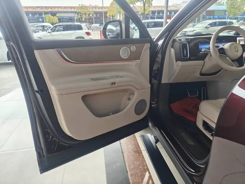 2025 AITO AITO M9 REEV 160HP REEV 52KWH,autocango,china used car exporter,china ev exporter,chinese used car exporter,chinese used ev exporter