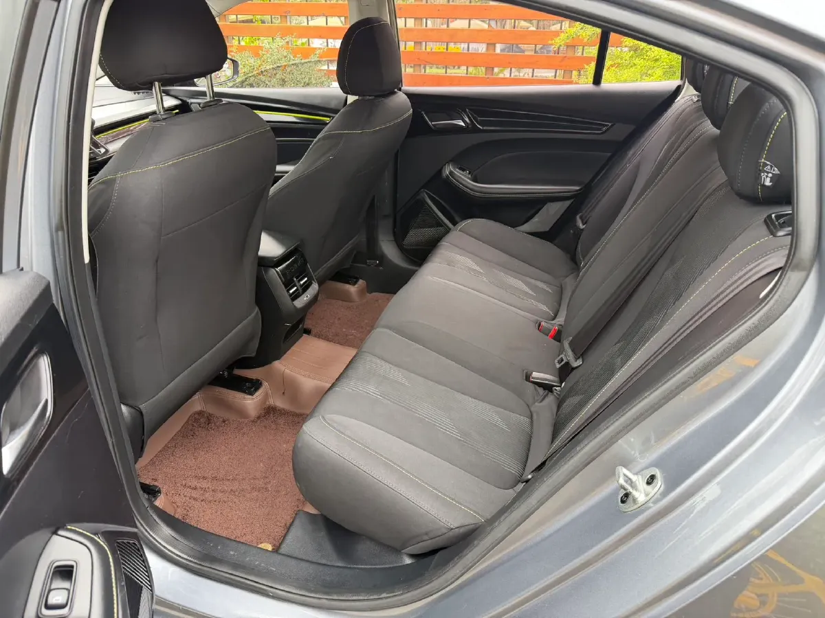 2021 Roewe i5 1.5L 120HP L4 5MT,autocango,china used car exporter,china ev exporter,chinese used car exporter,chinese used ev exporter