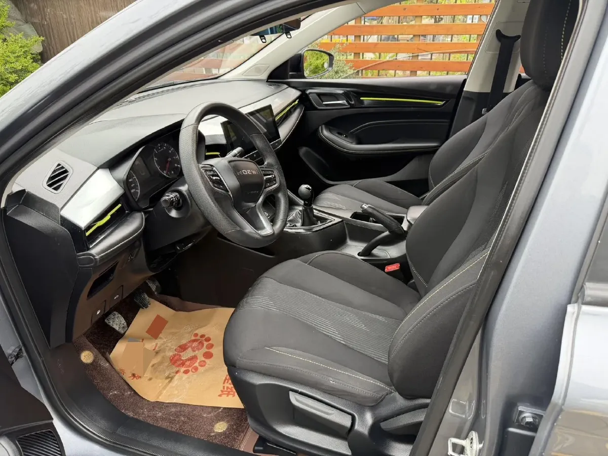 2021 Roewe i5 1.5L 120HP L4 5MT,autocango,china used car exporter,china ev exporter,chinese used car exporter,chinese used ev exporter