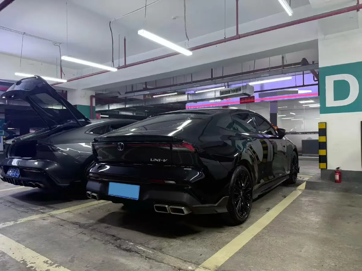 2024 ChangAn UNI-V 1.5T 188HP L4 7DCT,autocango,china used car exporter,china ev exporter,chinese used car exporter,chinese used ev exporter